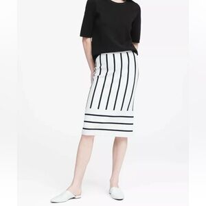 Banana Republic white and navy striped knit pencil skirt